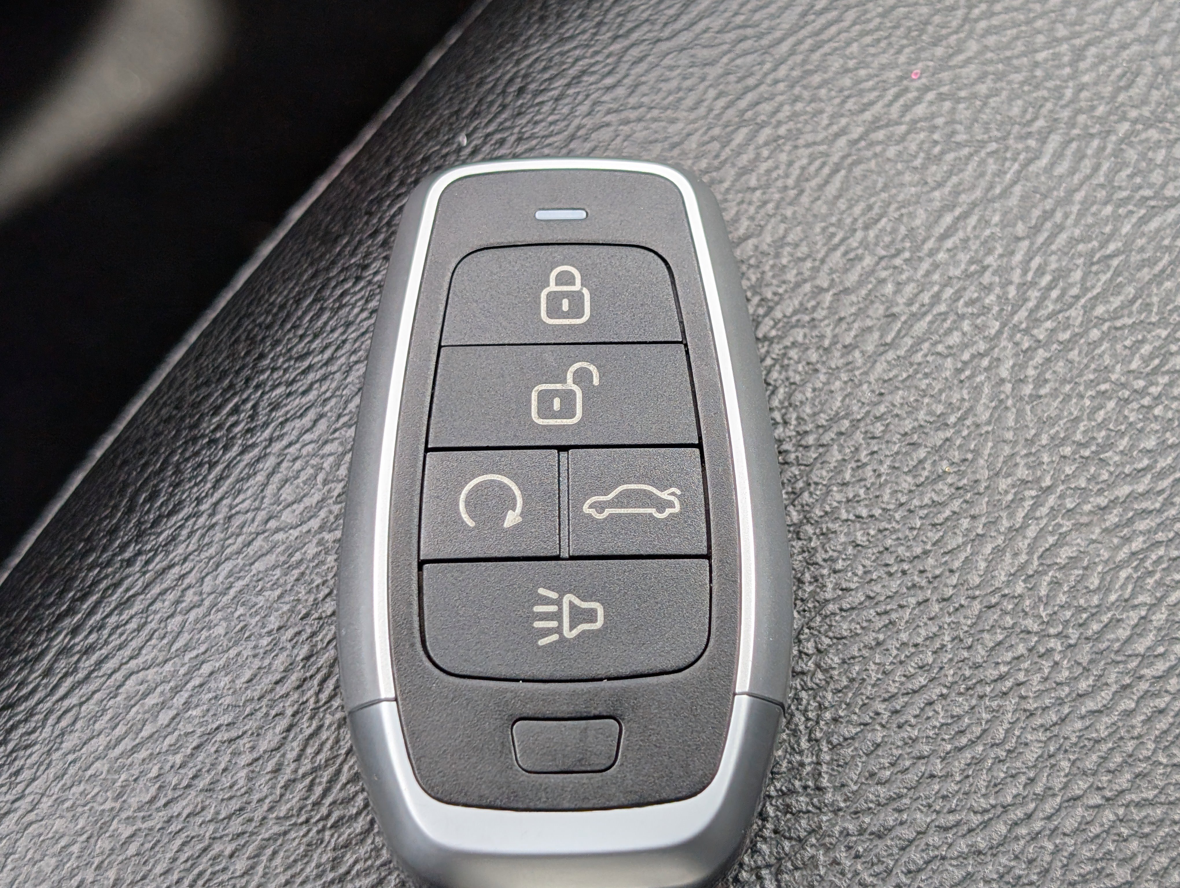 Used 2025 Jeep Compass Latitude AWD/4WD image 29
