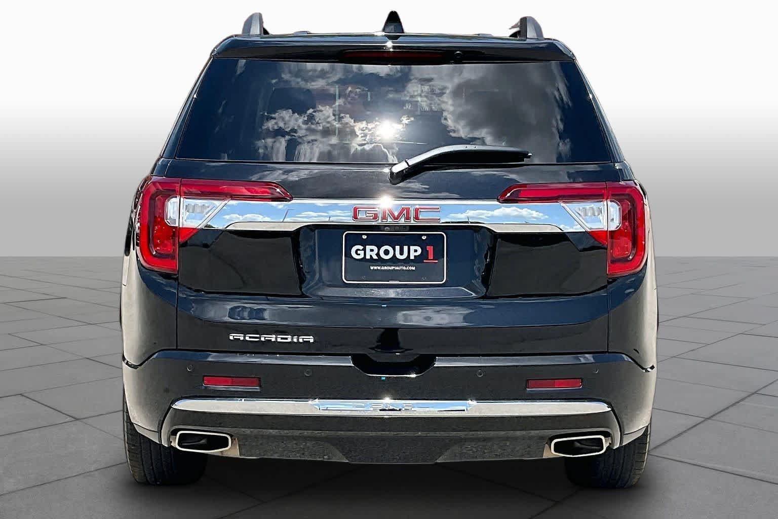 Used 2023 GMC Acadia Denali w/ Black Diamond Edition FWD image 5
