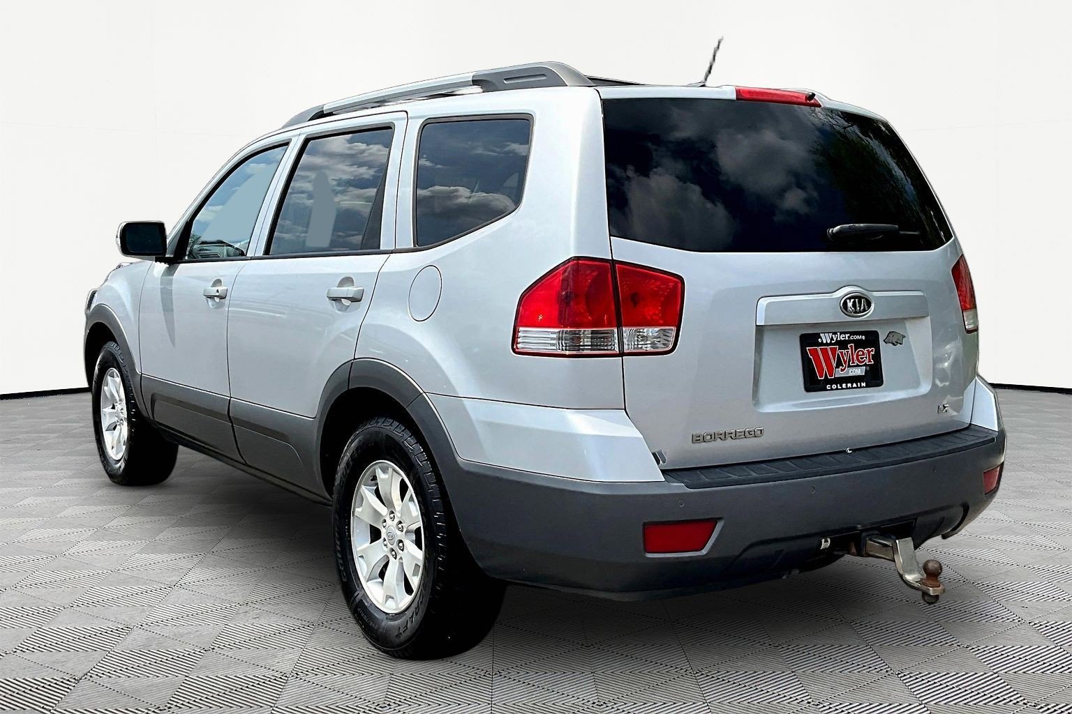 Used 2009 Kia Borrego LX w/ Convenience Pkg AWD/4WD image 4