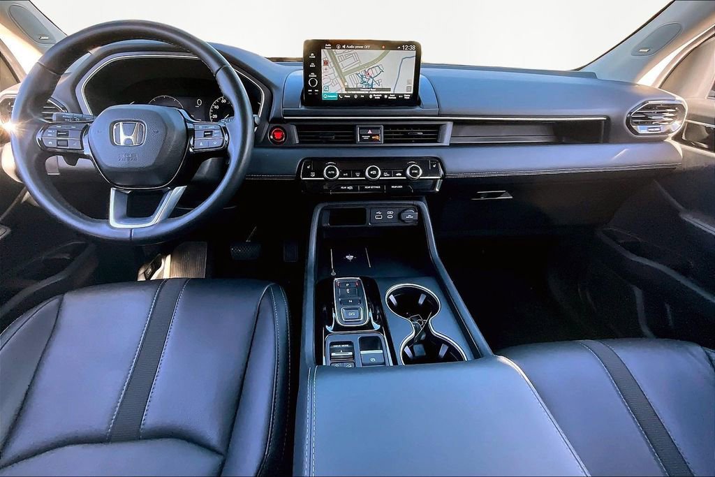 Used 2025 Honda Pilot Touring image 8