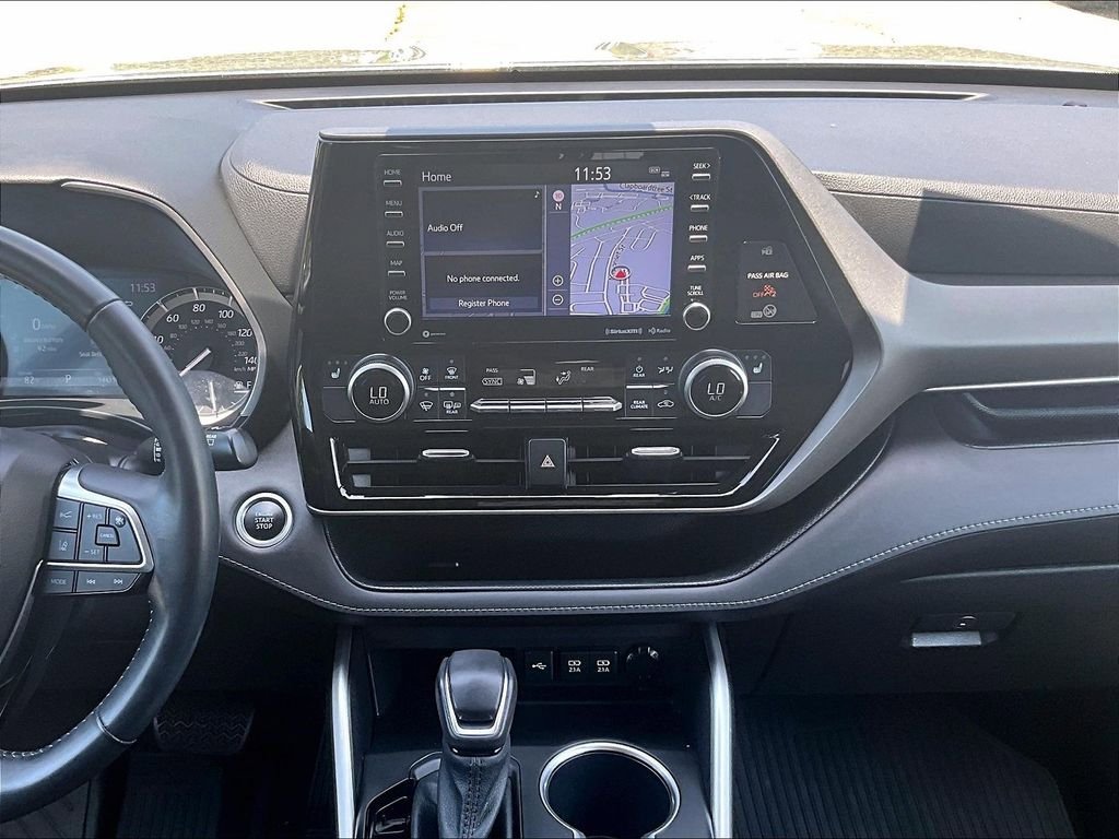 Certified 2021 Toyota Highlander XLE AWD/4WD image 19