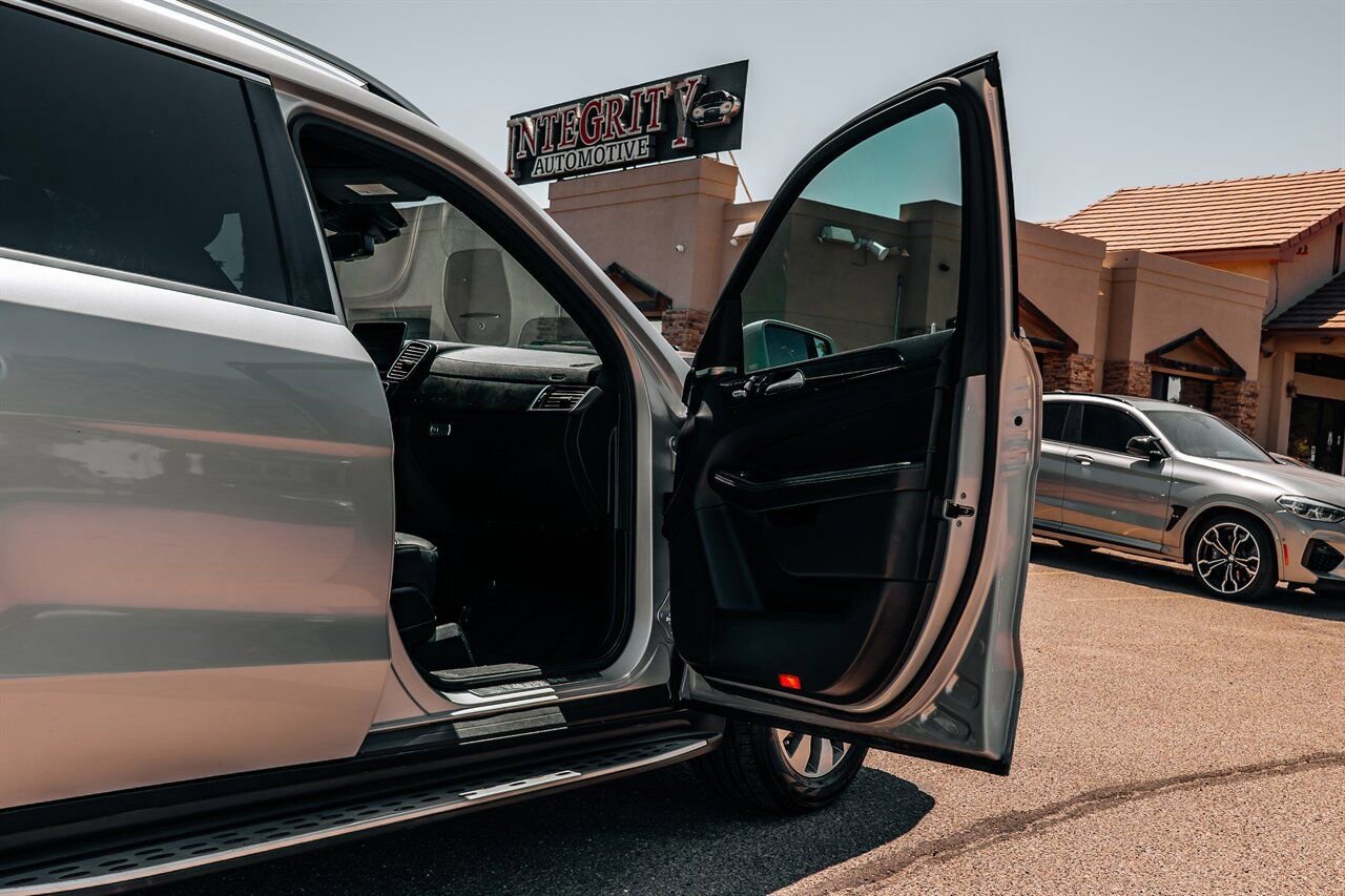 Used 2017 Mercedes-Benz GLS 450 4MATIC image 48