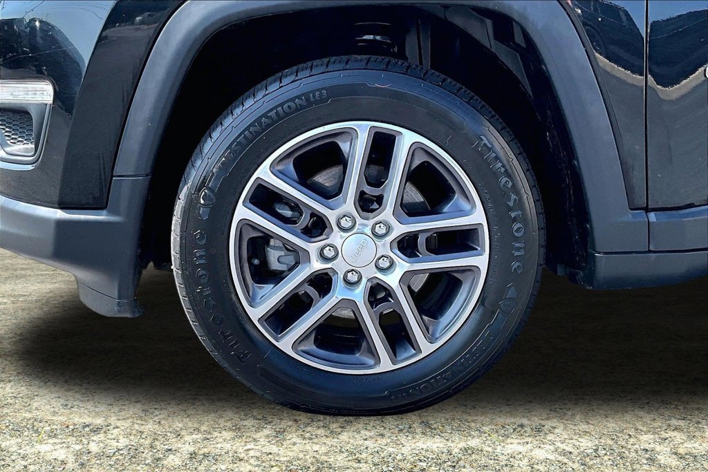 Used 2020 Jeep Compass Latitude FWD image 34