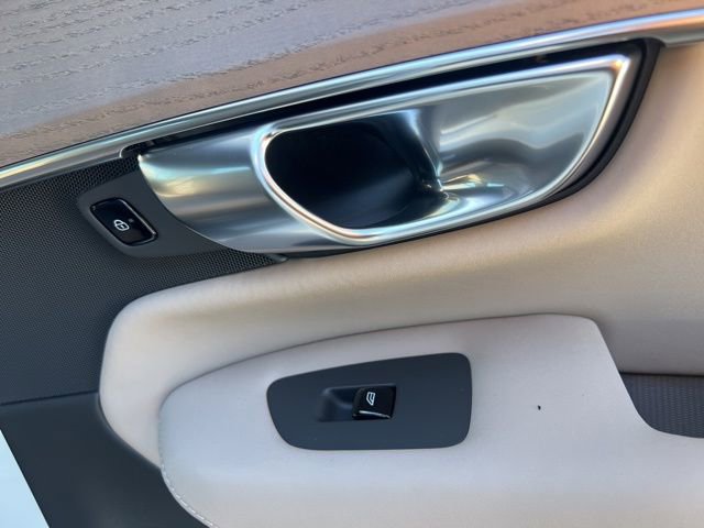 New 2026 Volvo XC90 B6 Ultra image 24