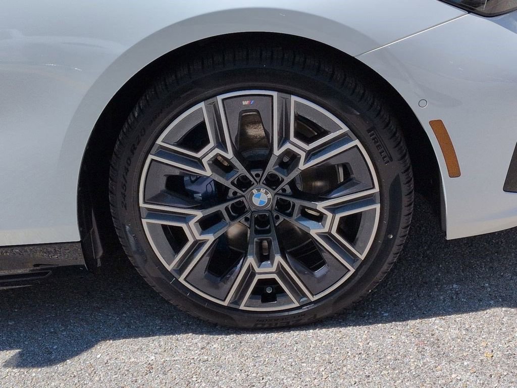 New 2026 BMW 550e xDrive image 11