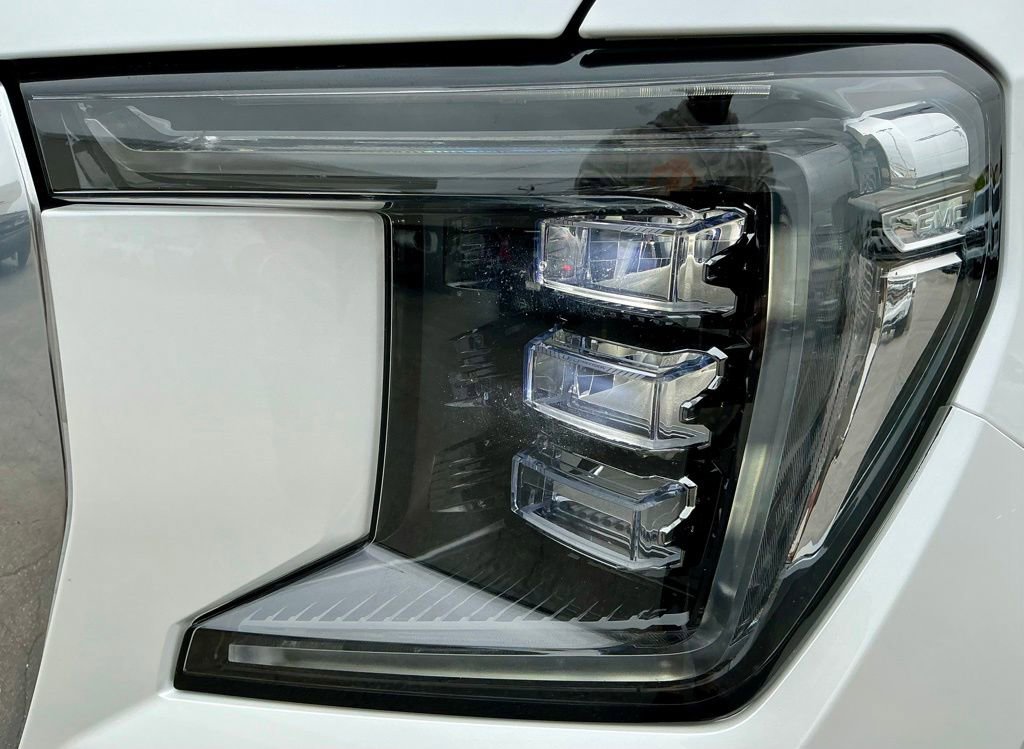 Used 2022 GMC Yukon XL Denali AWD/4WD image 10