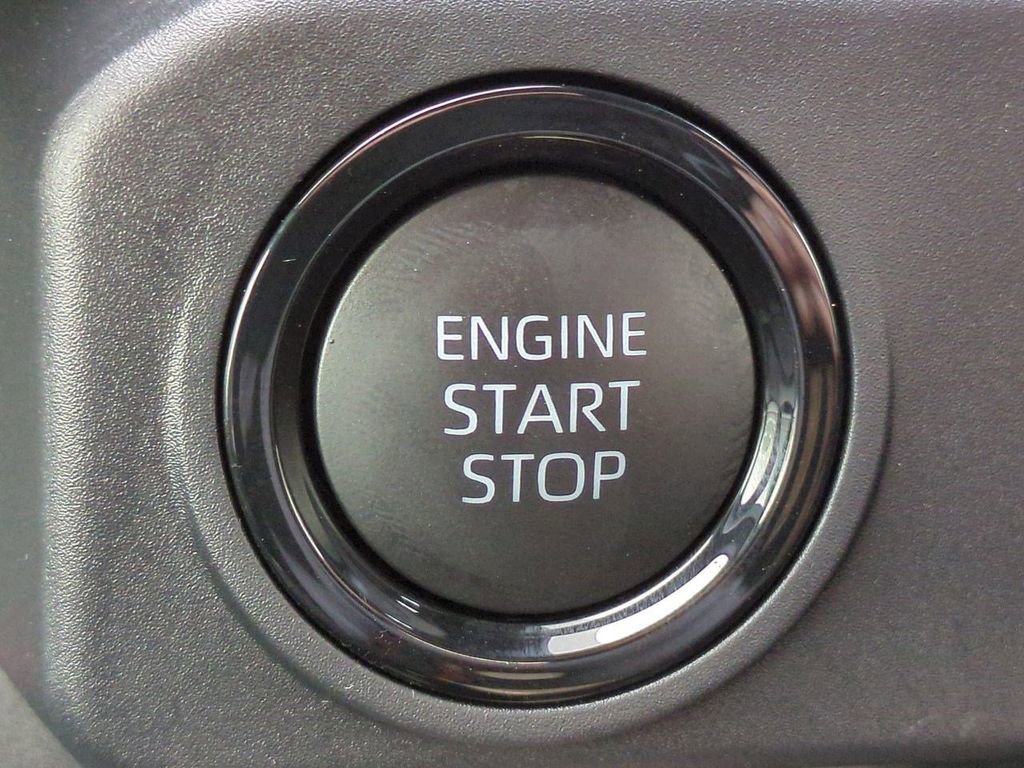 Used 2025 Toyota Tacoma SR5 image 28