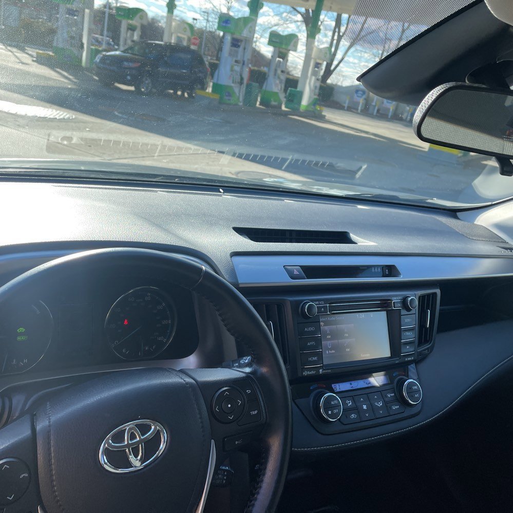 Used 2018 Toyota RAV4 XLE image 5