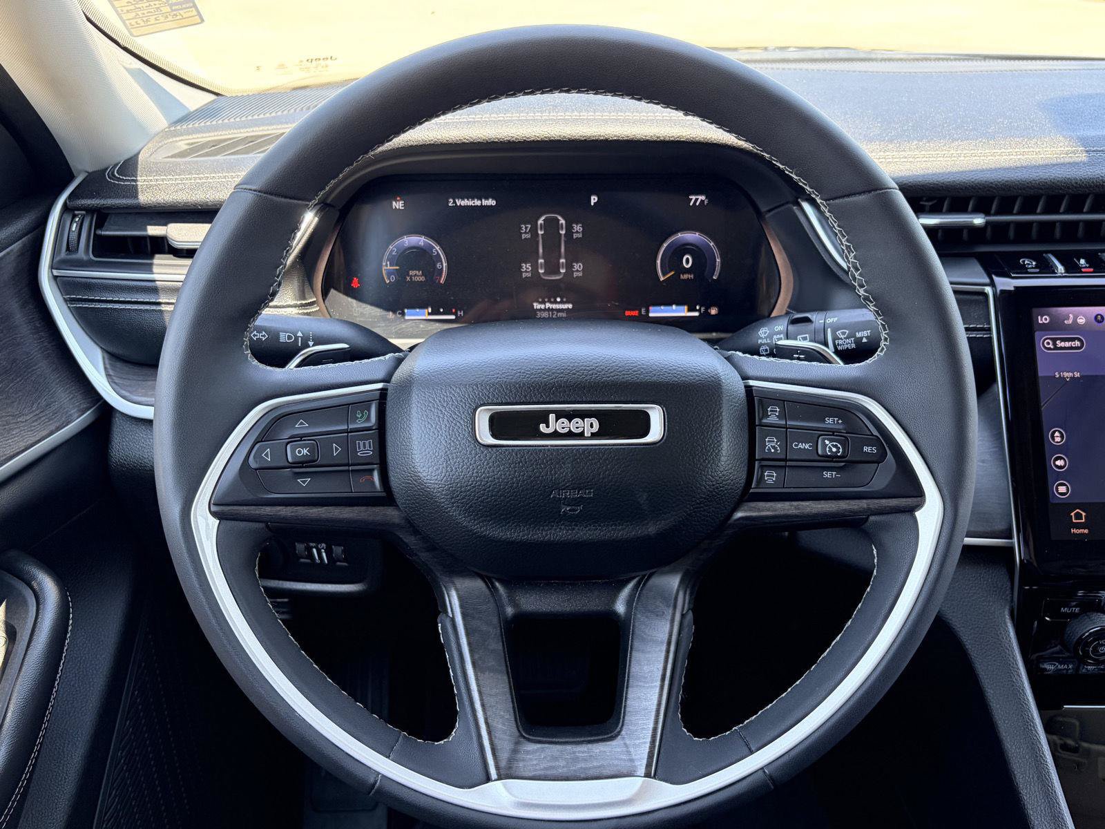 Used 2023 Jeep Grand Cherokee L Limited w/ Black Appearance Package AWD/4WD image 19
