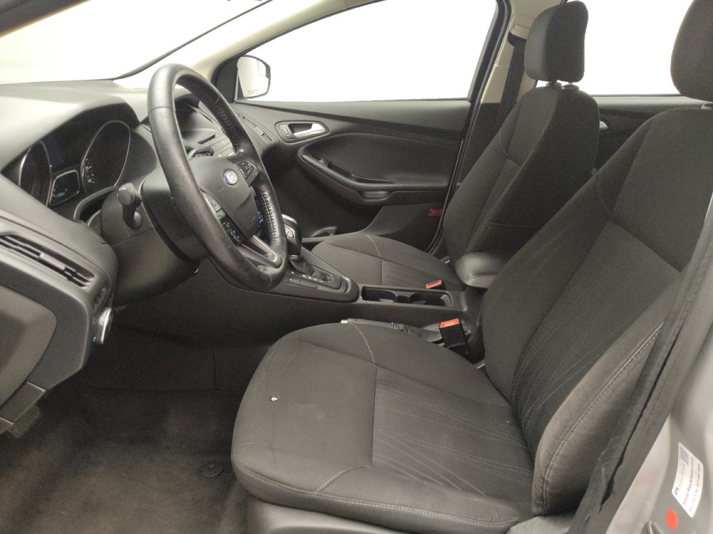Used 2016 Ford Focus SE w/ SE Cold Weather Package FWD image 17