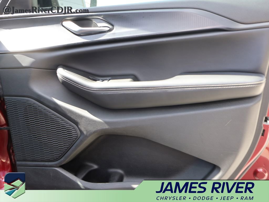 Used 2024 Jeep Grand Cherokee Altitude image 8