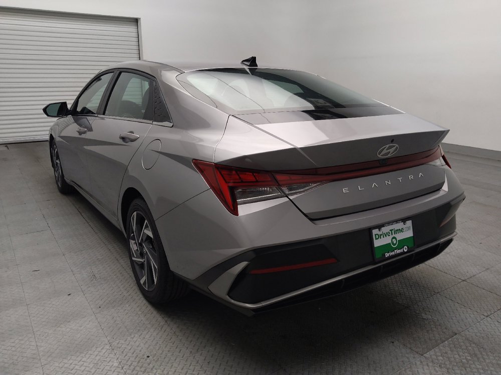Used 2025 Hyundai Elantra SEL FWD image 5