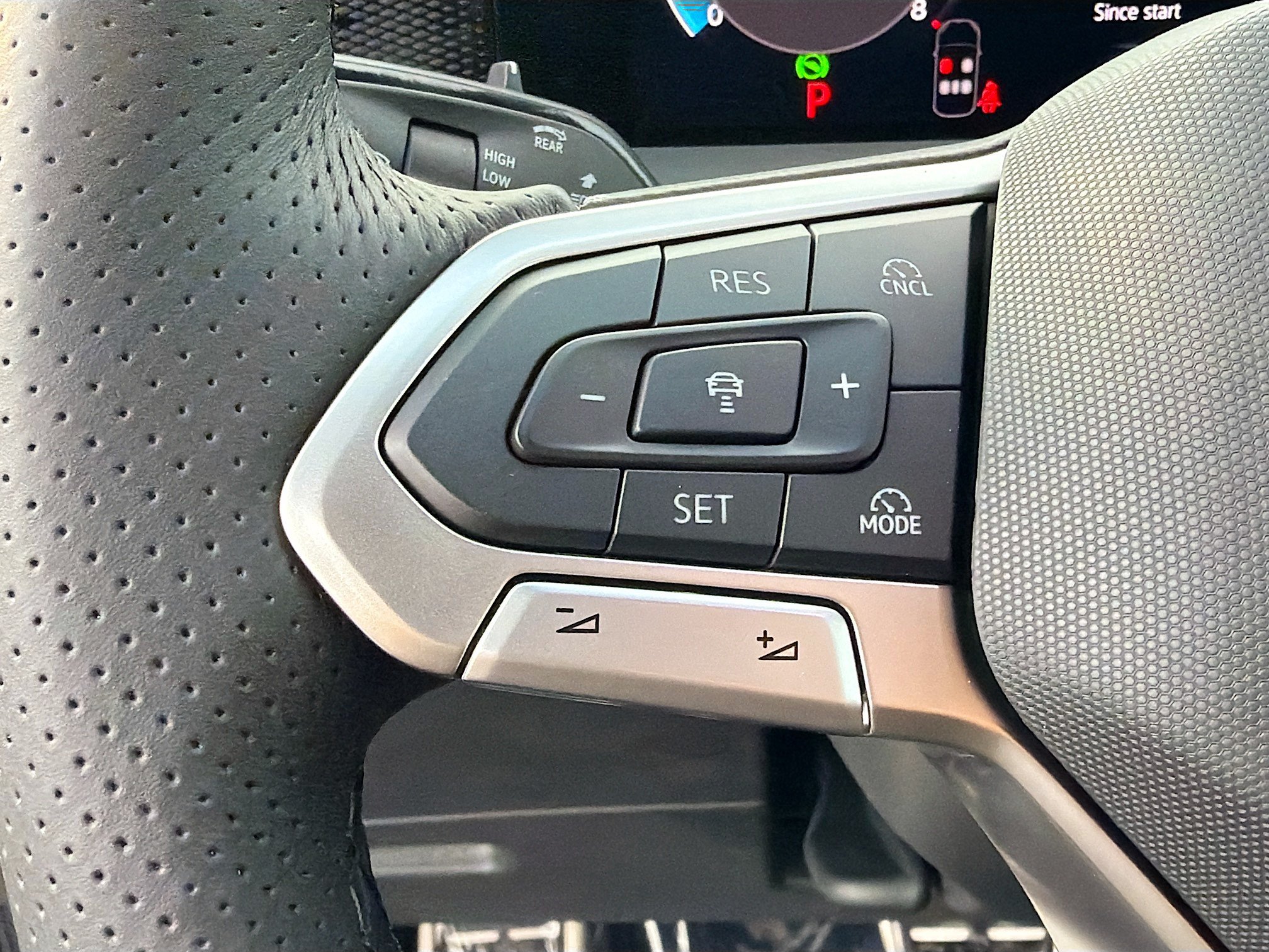 New 2026 Volkswagen Tiguan SE R-Line AWD/4WD image 38