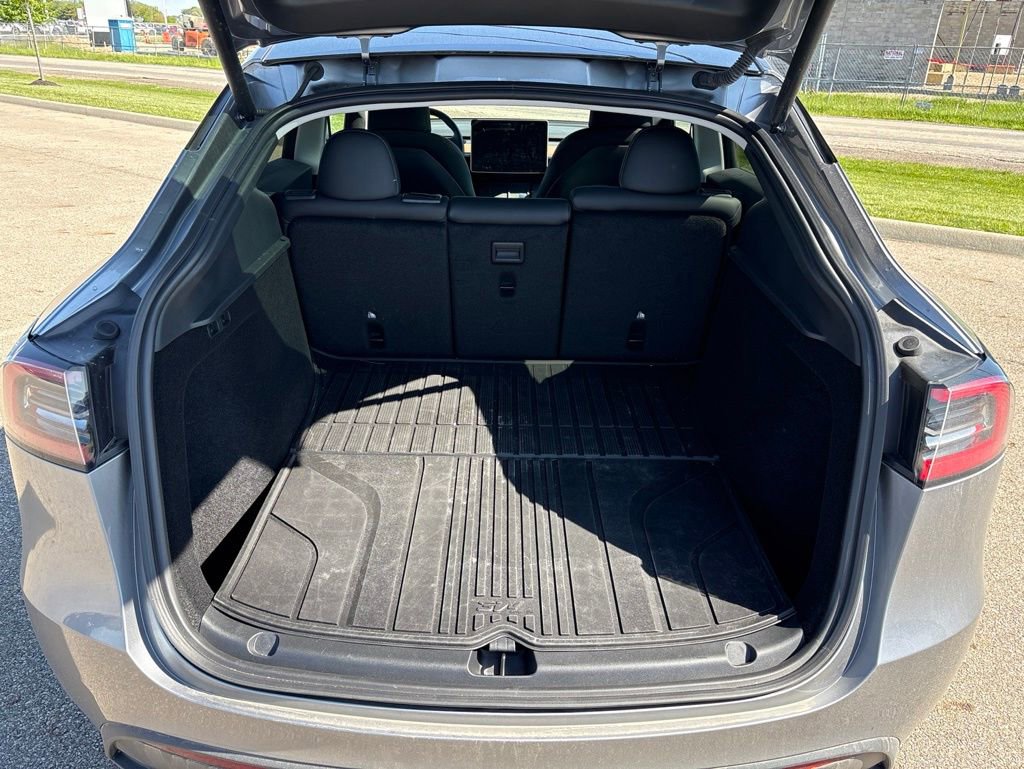 Used 2025 Tesla Model Y Long Range RWD image 8