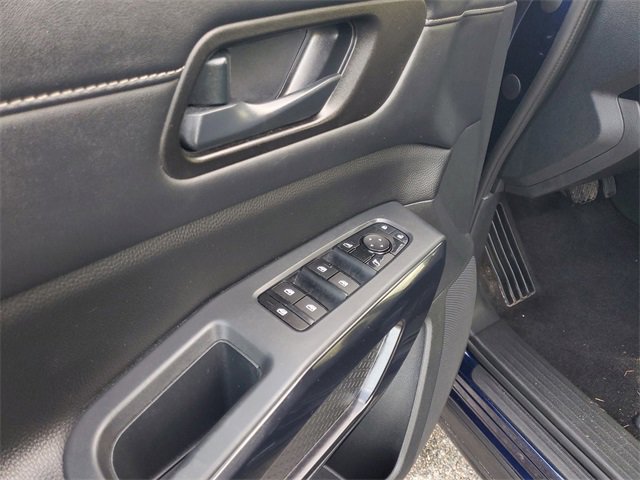 Used 2024 Nissan Pathfinder SV image 12