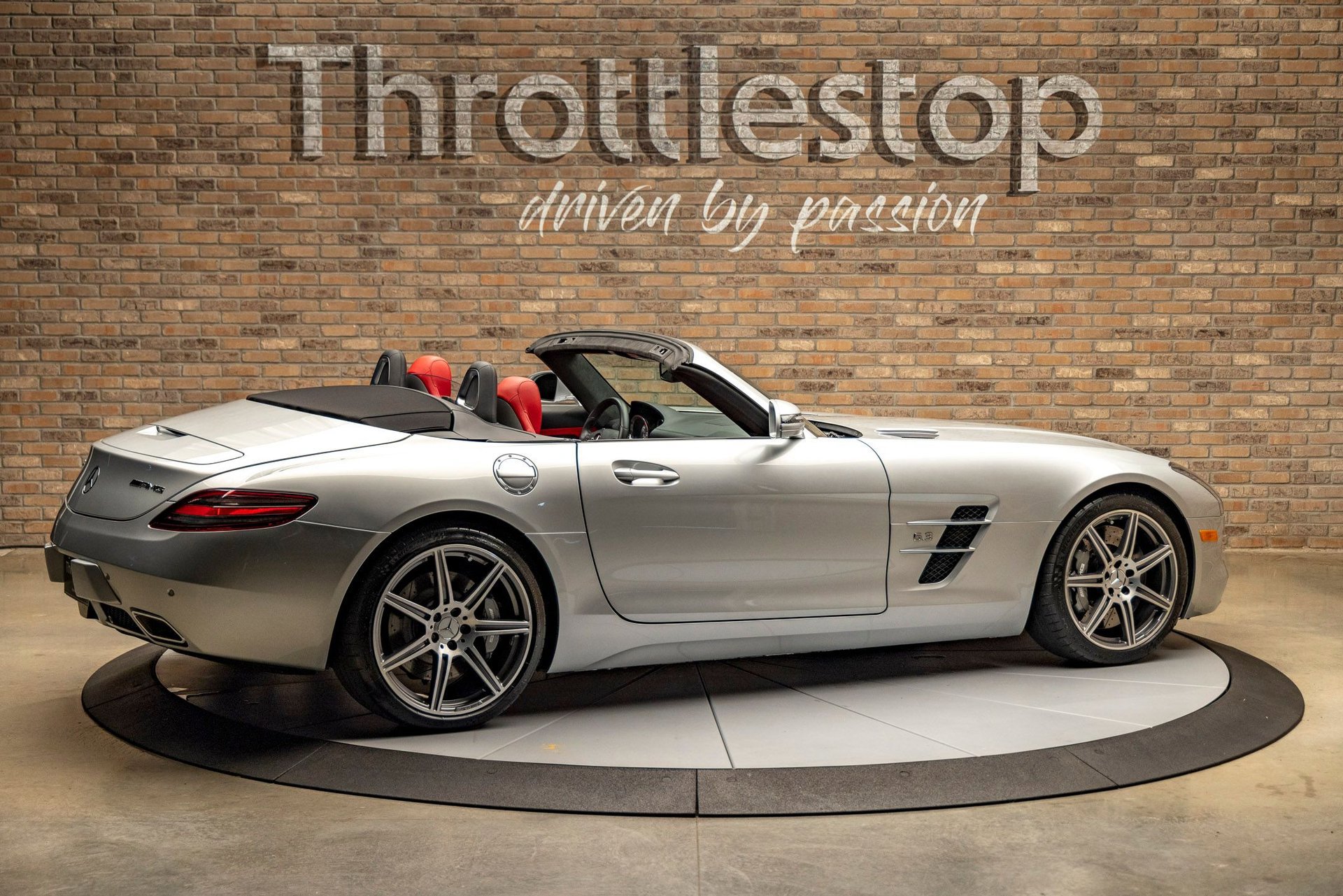 Used 2012 Mercedes-Benz SLS AMG Roadster image 4