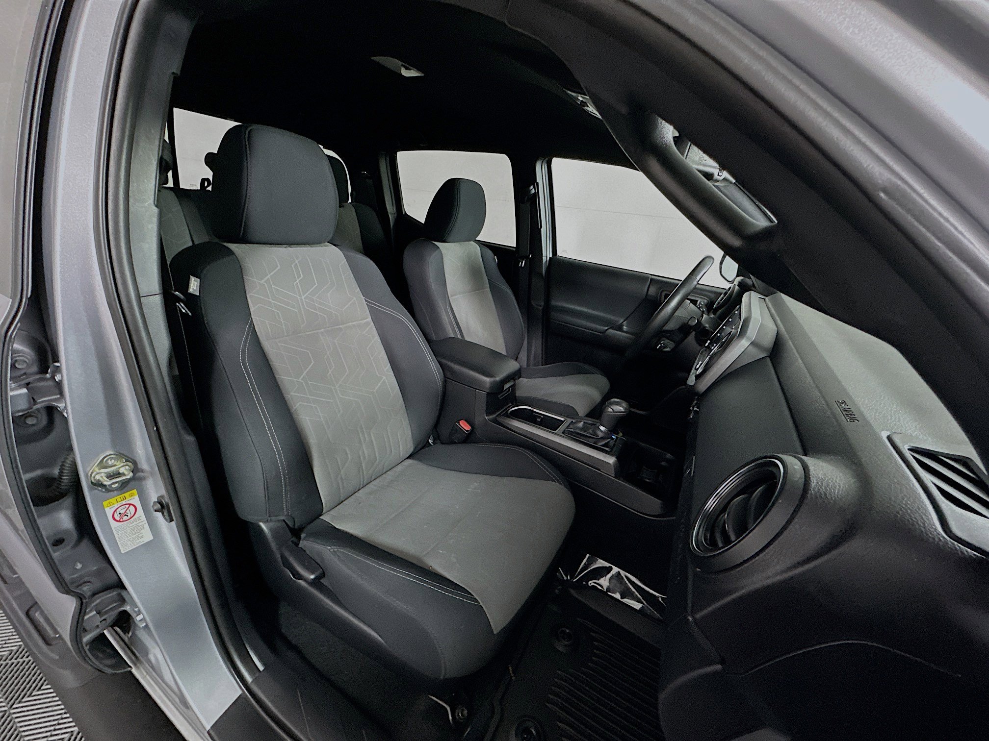 Used 2020 Toyota Tacoma TRD Off-Road w/ Technology Package image 28