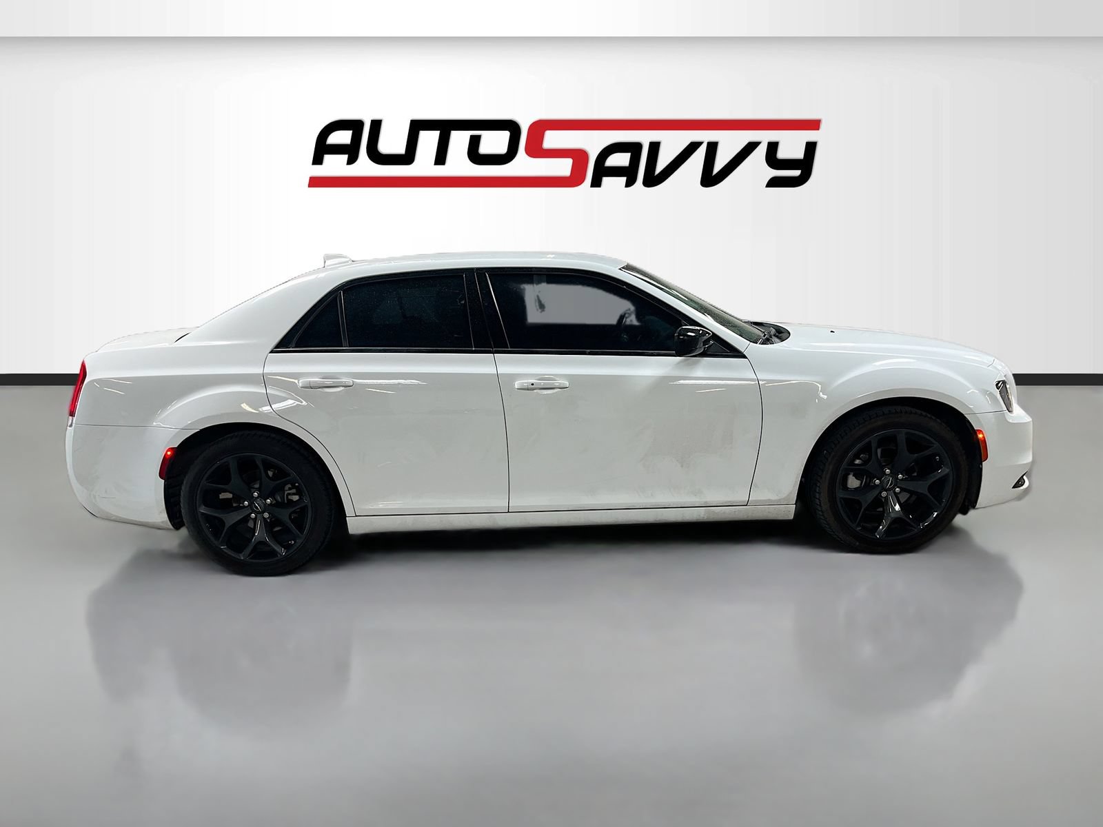 Used 2022 Chrysler 300 Touring w/ Sport Appearance Package RWD image 8