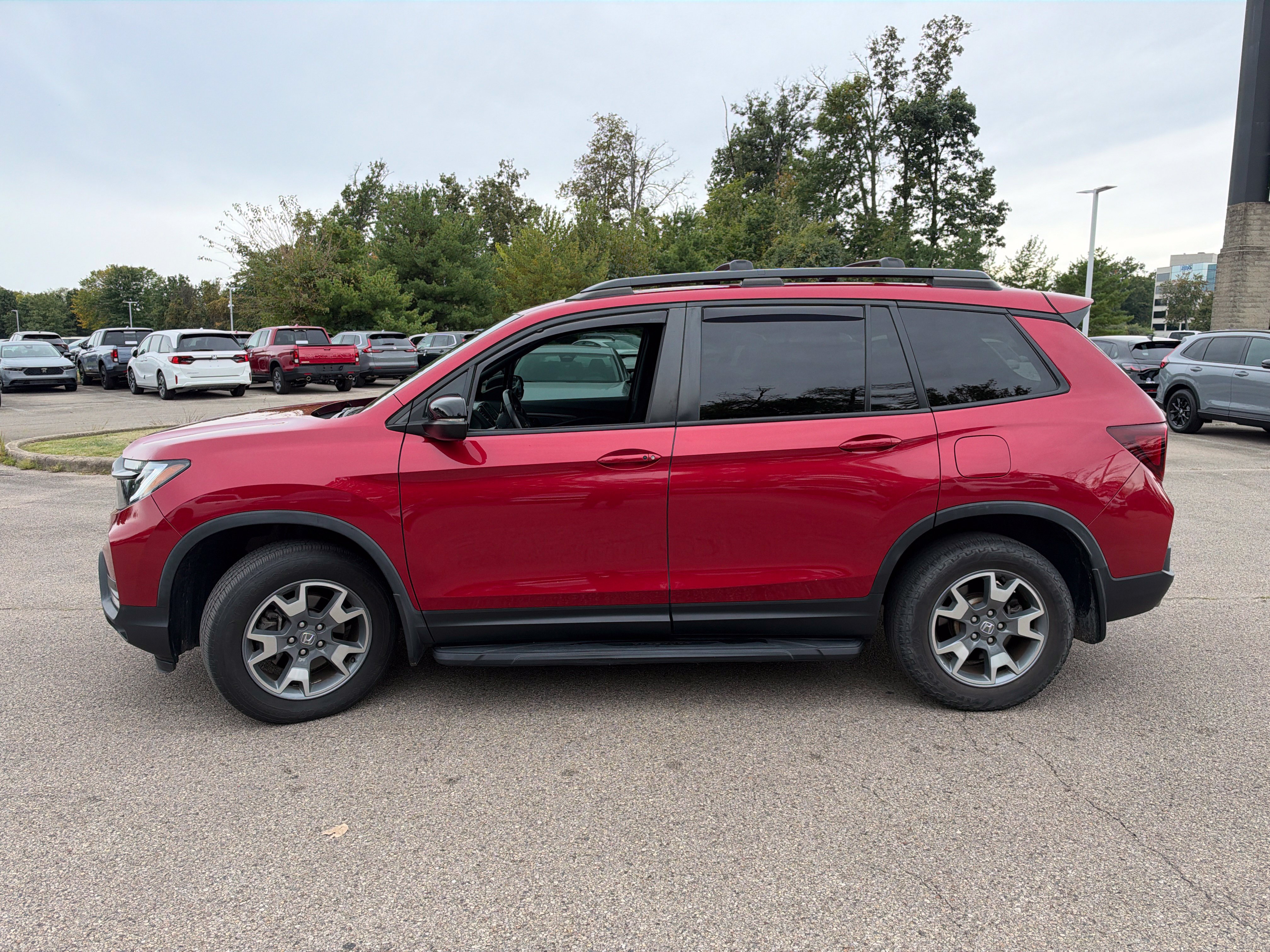 Used 2023 Honda Passport TrailSport image 2