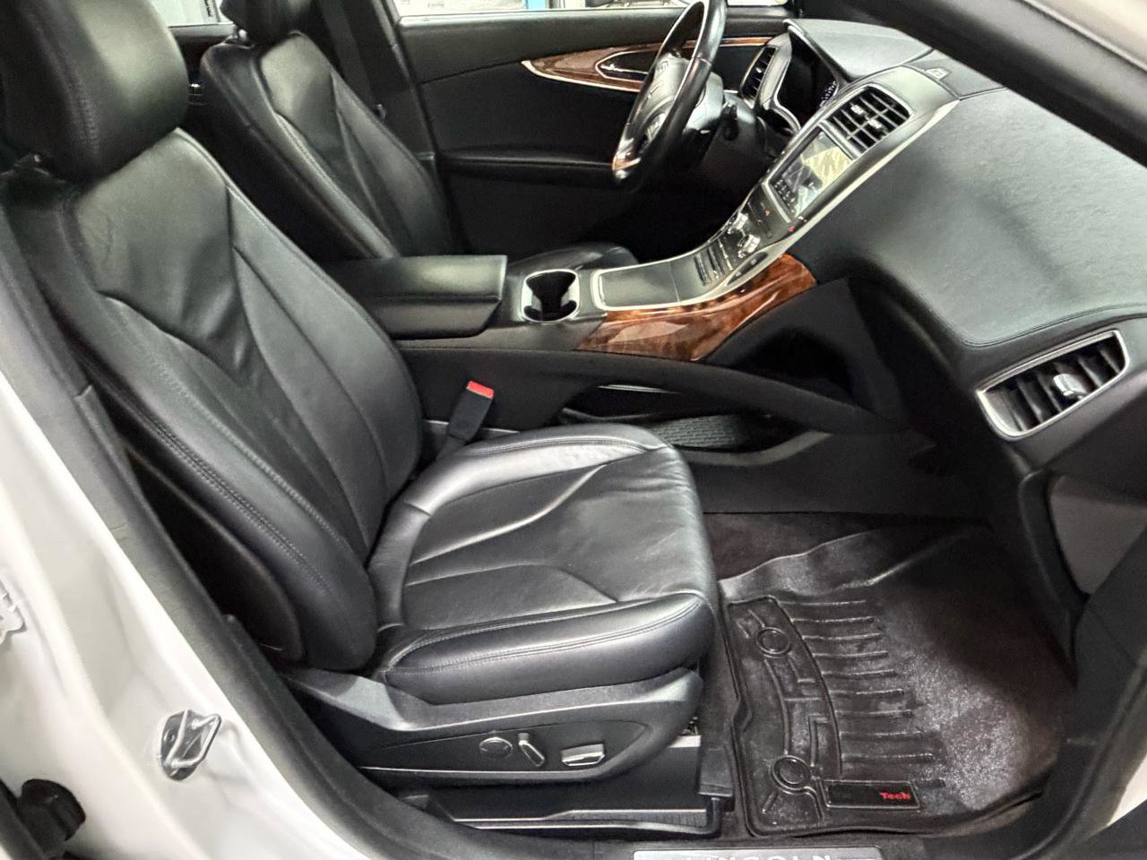 Used 2017 Lincoln MKX Reserve w/ Lincoln MKX Climate Package image 14