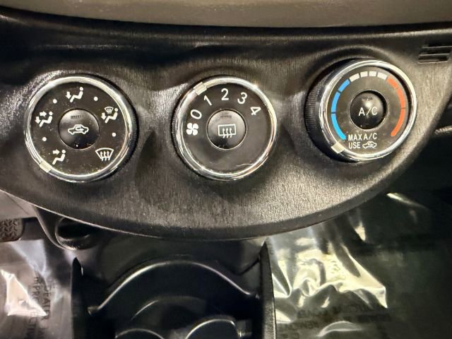 Used 2013 Toyota Yaris LE image 30