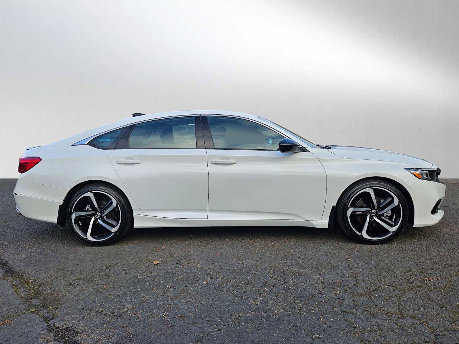 Used 2022 Honda Accord Sport image 4