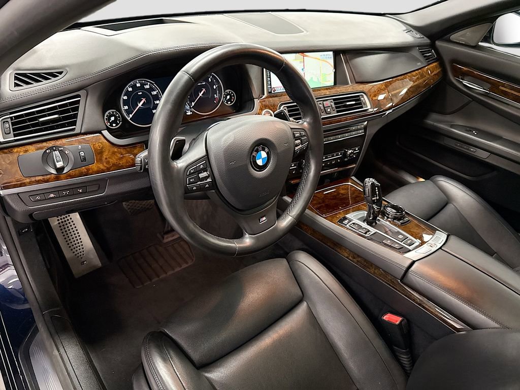 Used 2015 BMW 750Li image 9