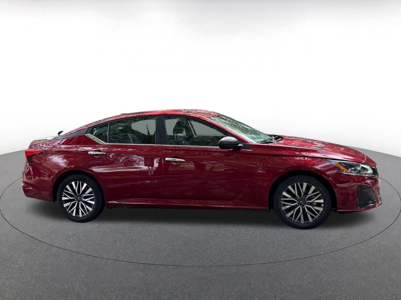 Used 2025 Nissan Altima 2.5 SV FWD image 8