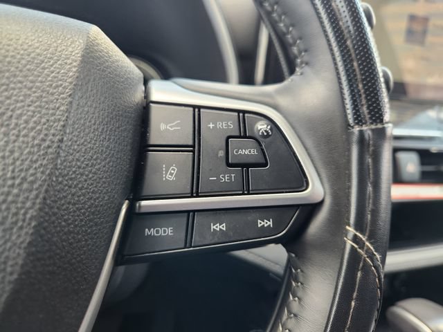 Certified 2025 Toyota Highlander Limited FWD image 29