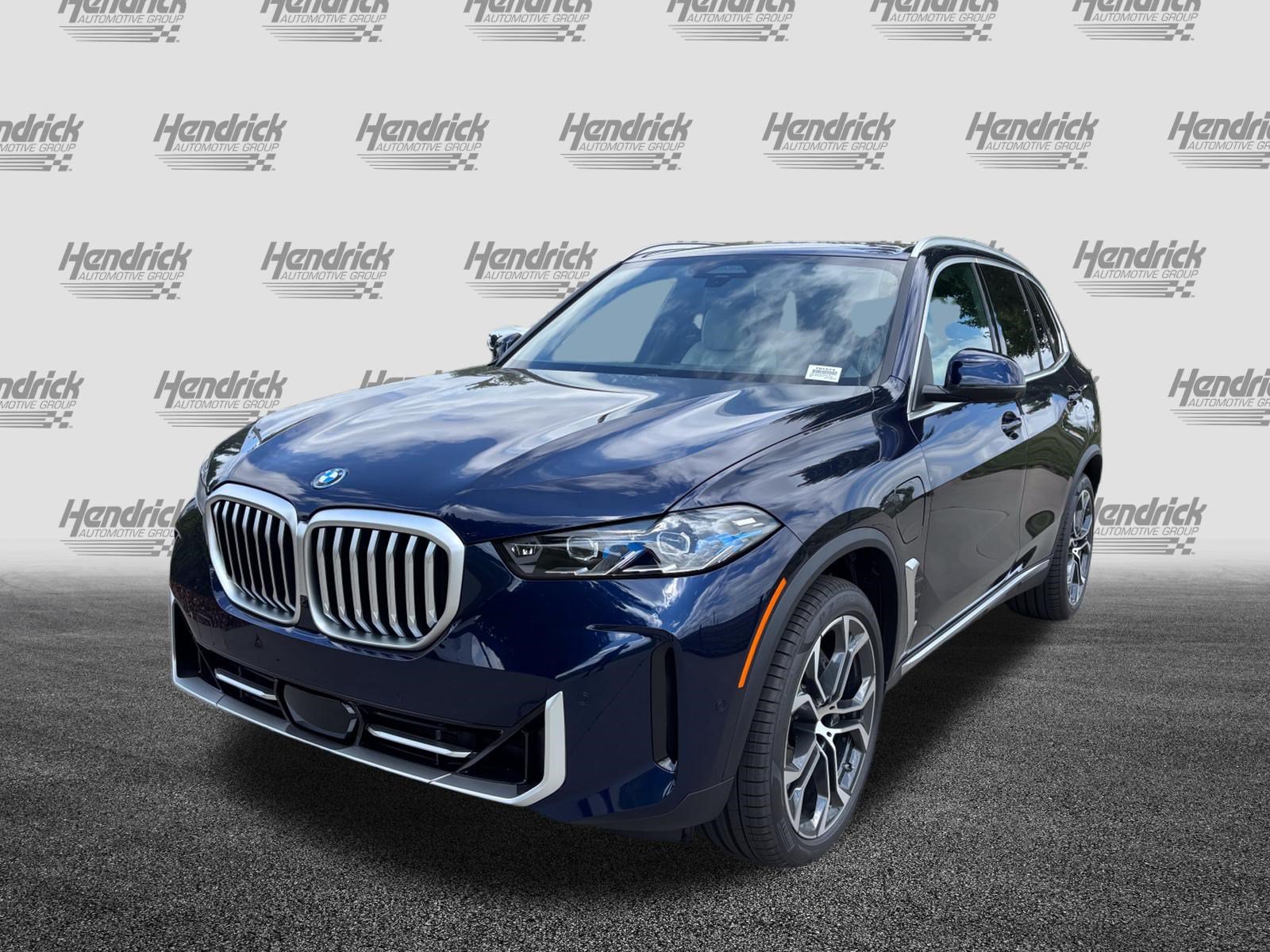 New 2026 BMW X5 xDrive50e w/ Premium Package AWD/4WD image 7