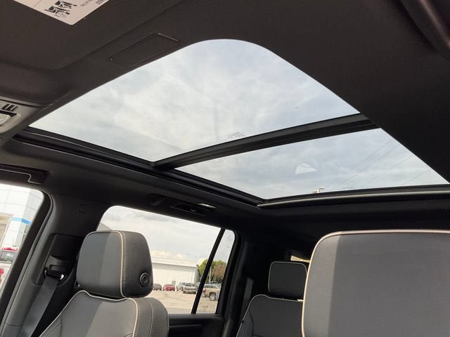 New 2026 Chevrolet Suburban Premier AWD/4WD image 6