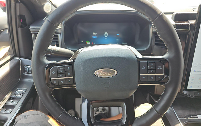 Used 2023 Ford F150 Lightning Platinum AWD/4WD image 6