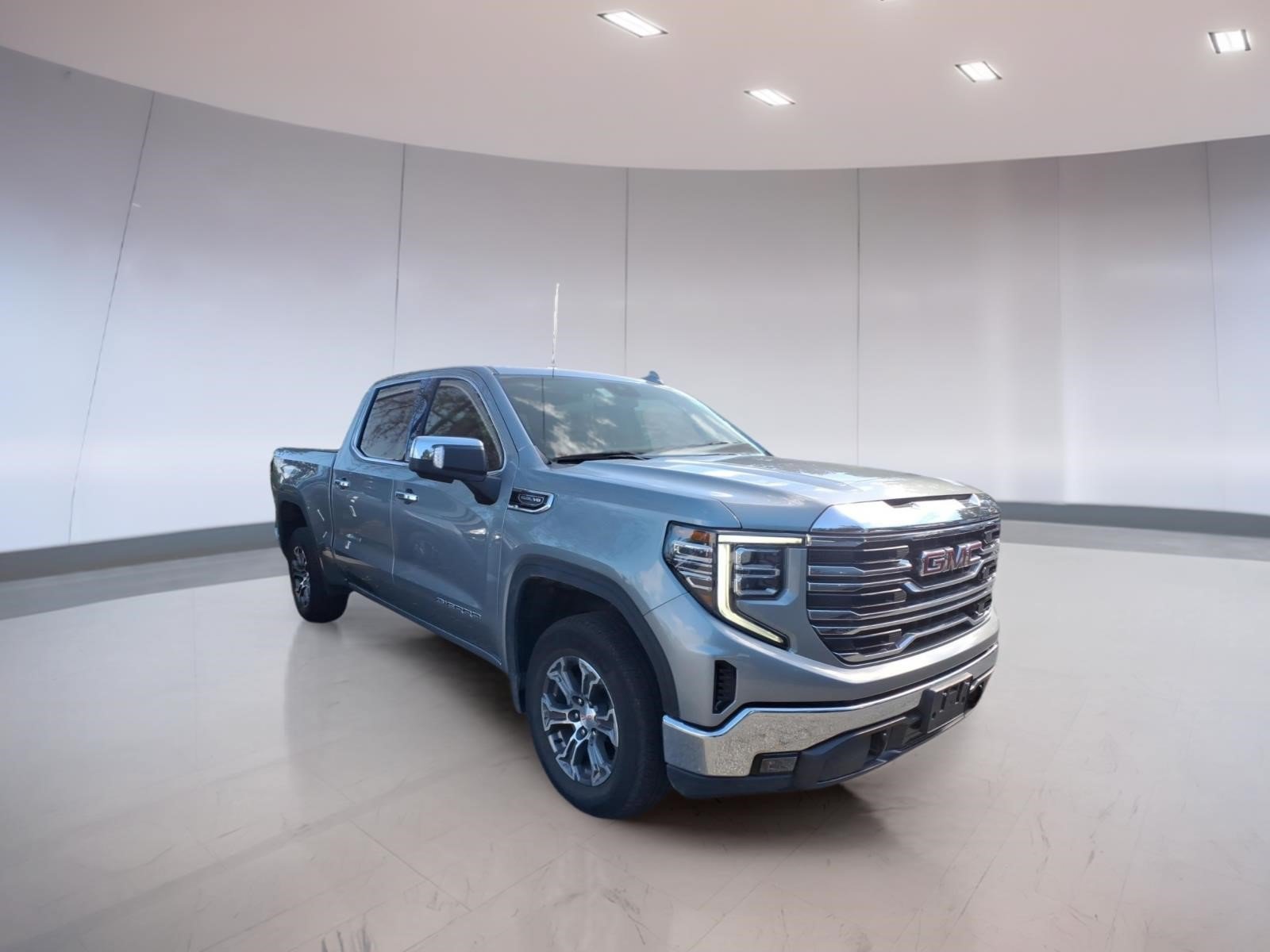 Used 2026 GMC Sierra 1500 SLT AWD/4WD image 1