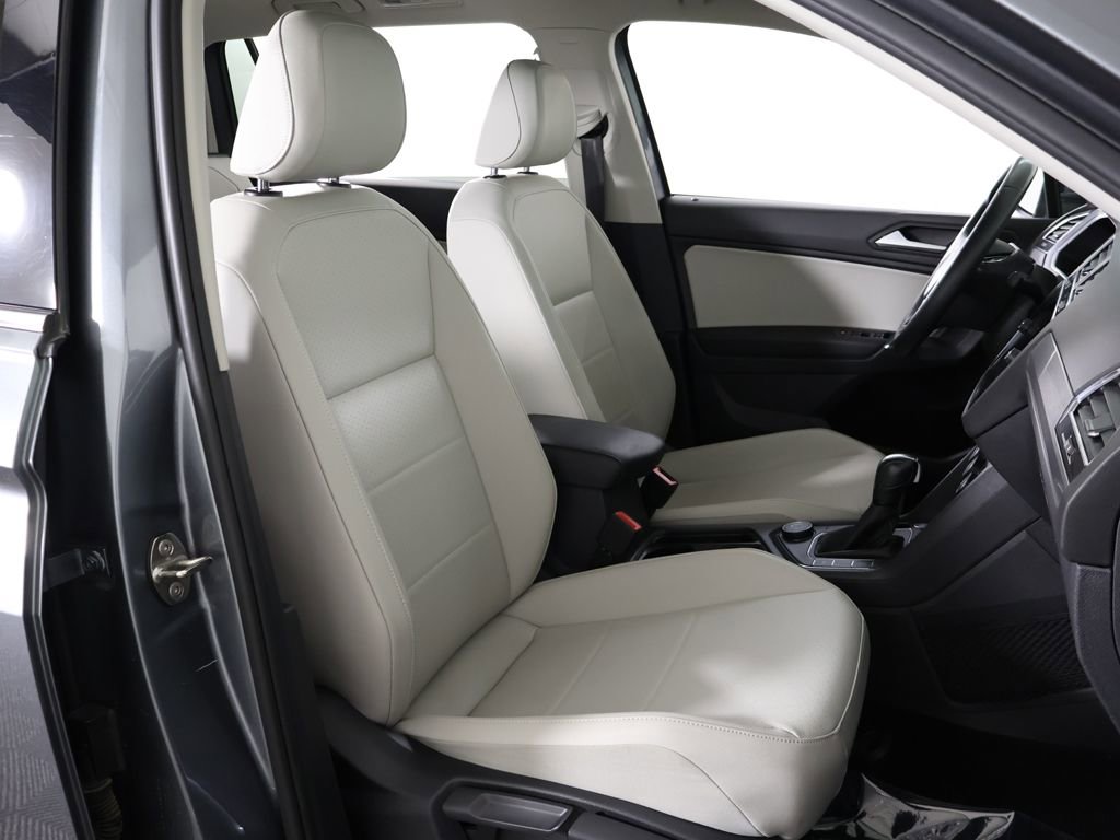 Used 2020 Volkswagen Tiguan SEL AWD/4WD image 34