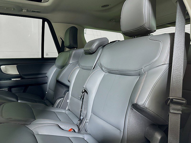 New 2025 Ford Expedition Active image 9