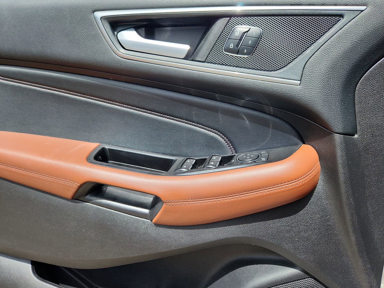 Used 2017 Ford Edge Titanium w/ Equipment Group 302A FWD image 9