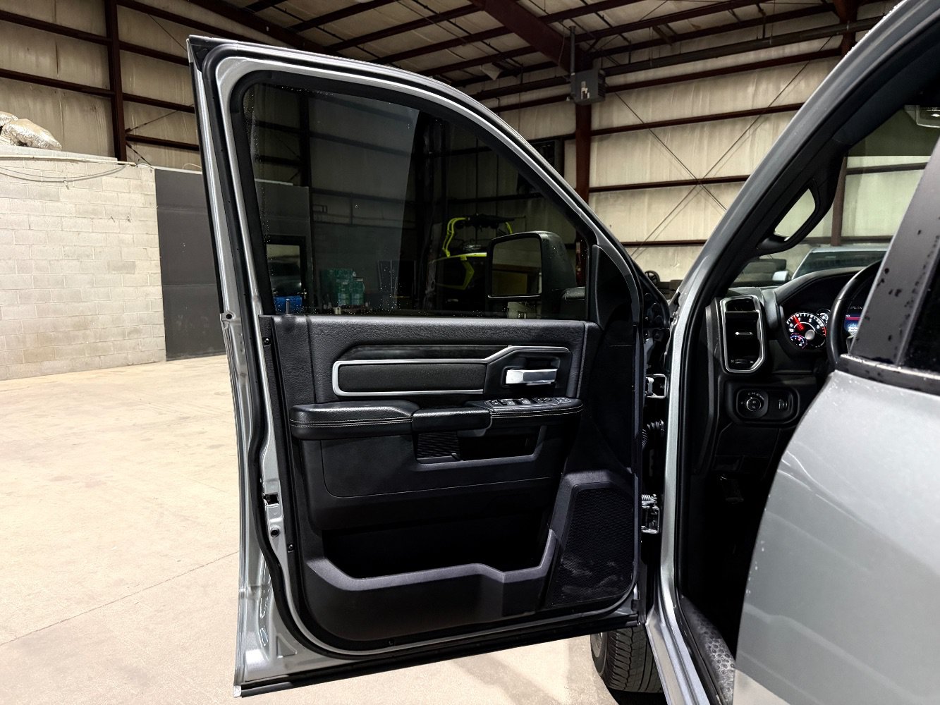 Used 2024 RAM 2500 Big Horn w/ Towing Technology Group AWD/4WD image 12