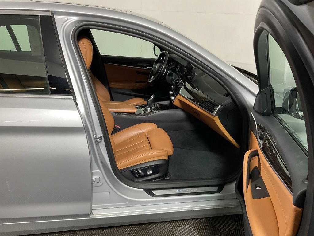 Used 2019 BMW 530e xDrive w/ Convenience Package AWD/4WD image 37