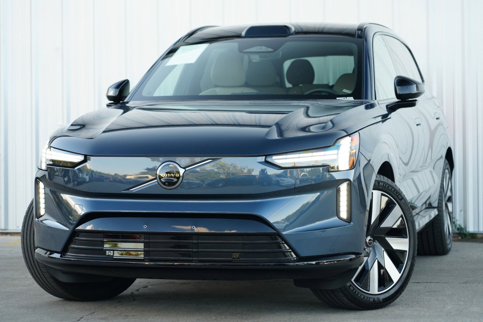 Used 2025 Volvo EX90 Ultra image 3