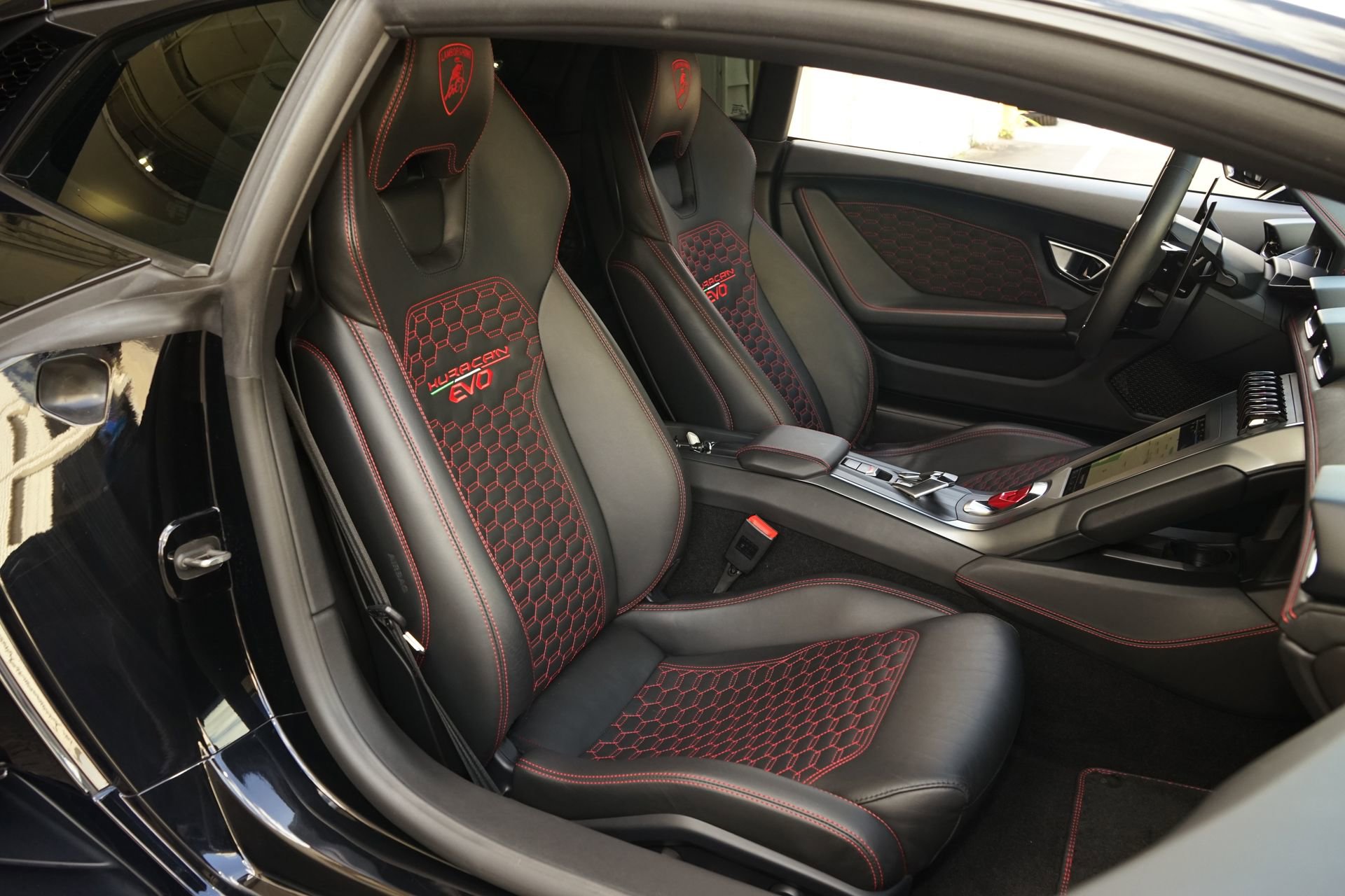 Used 2021 Lamborghini Huracan EVO image 11