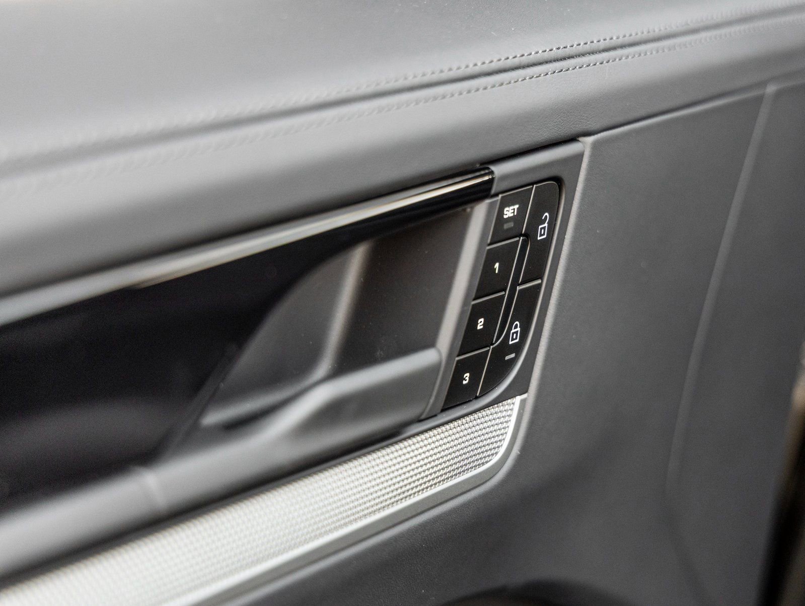 Used 2026 Porsche Cayenne Coupe image 21