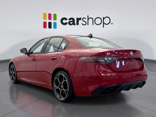 Used 2024 Alfa Romeo Giulia Veloce image 3