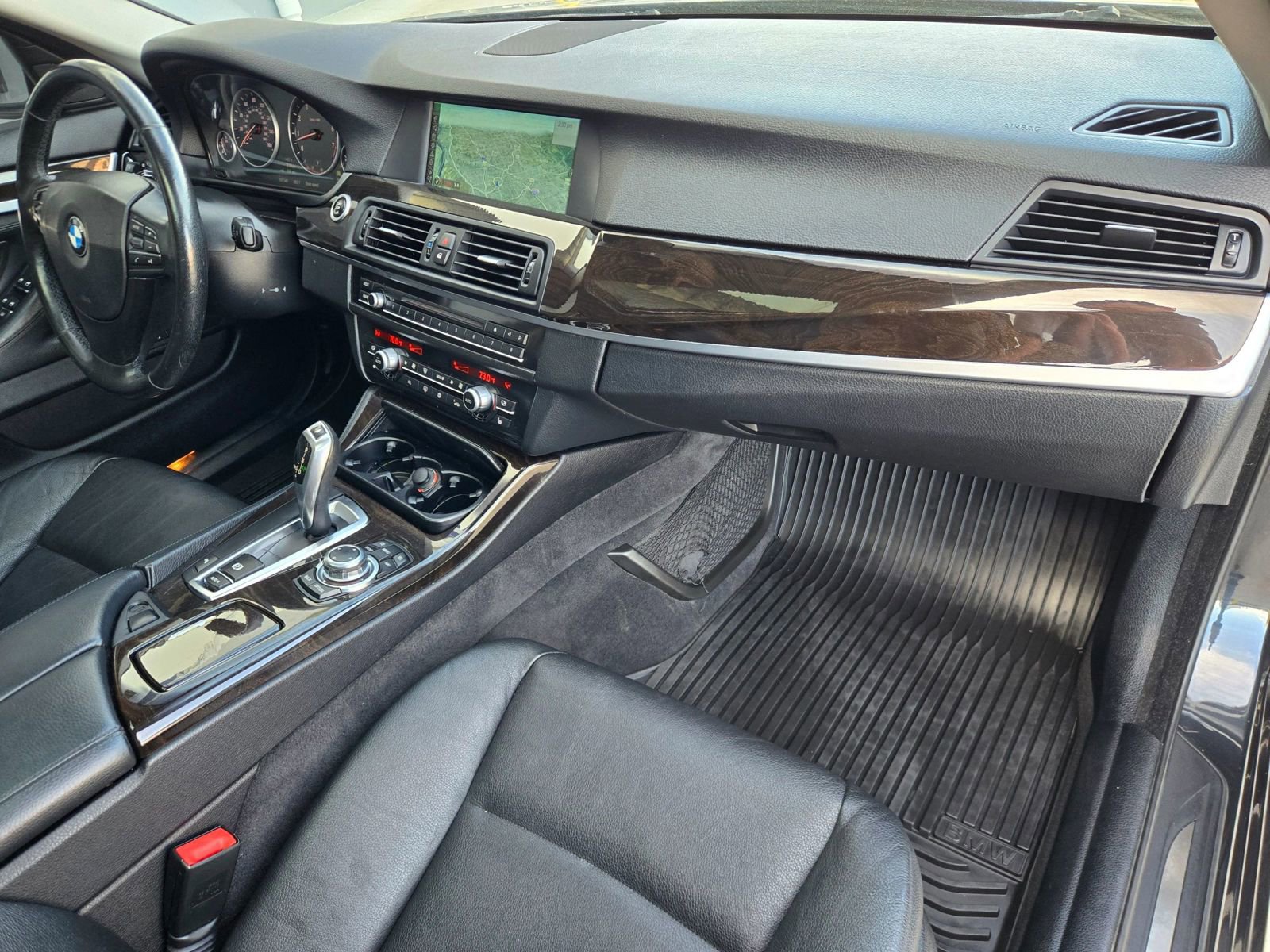 Used 2011 BMW 528i Sedan image 2