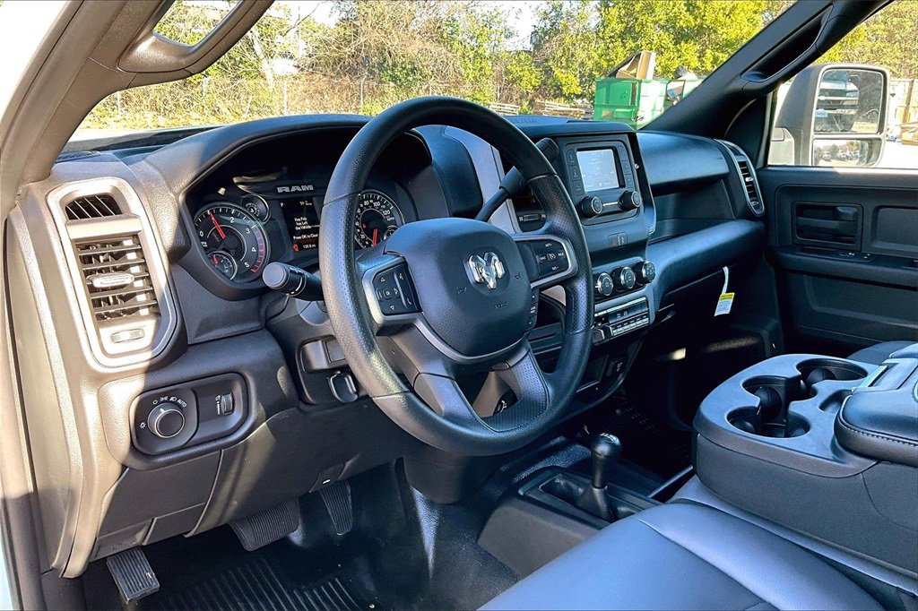 Used 2024 RAM 5500 Tradesman w/ Chrome Appearance Group image 14