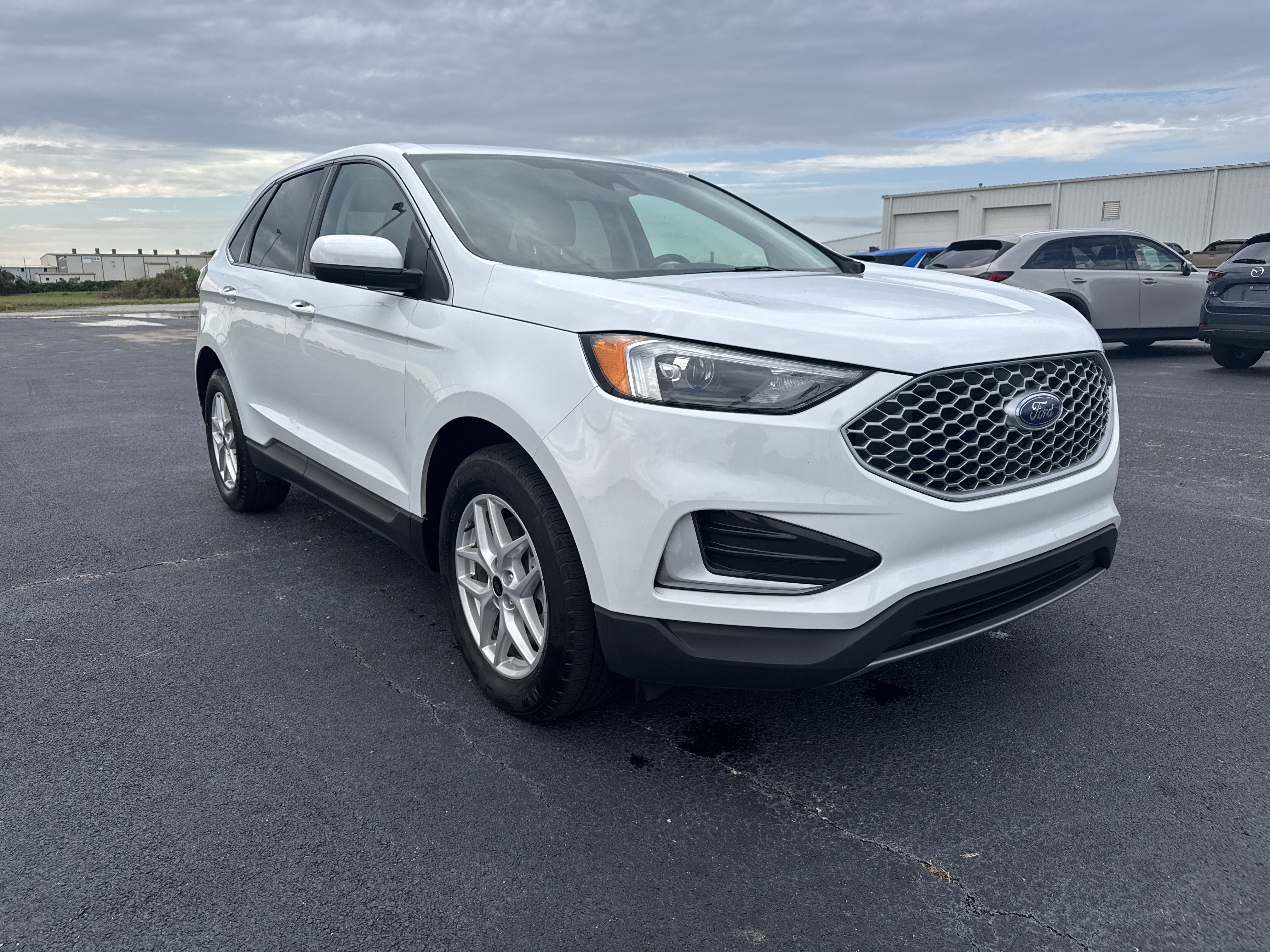 Used 2024 Ford Edge SEL image 7