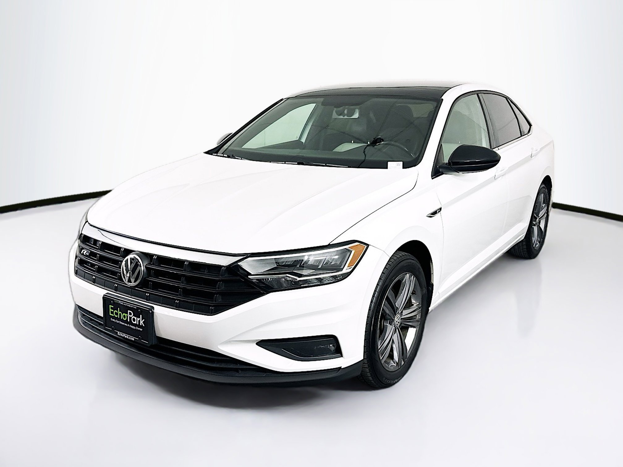 Used 2019 Volkswagen Jetta R-Line w/ R-Line Cold Weather Package FWD image 3