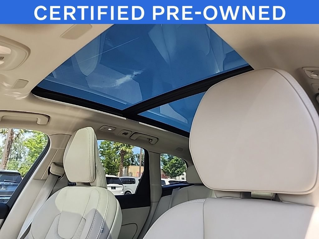 Certified 2023 Volvo XC60 T8 Ultimate w/ Climate Package AWD/4WD image 14