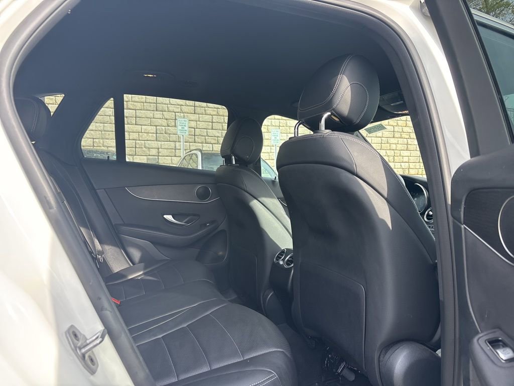 Used 2022 Mercedes-Benz GLC 300 4MATIC image 9