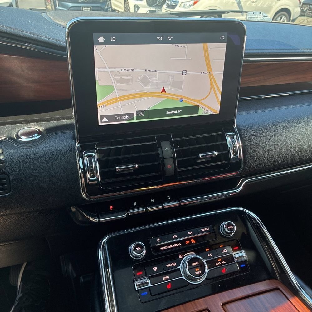 Used 2018 Lincoln Navigator L Select AWD/4WD image 10