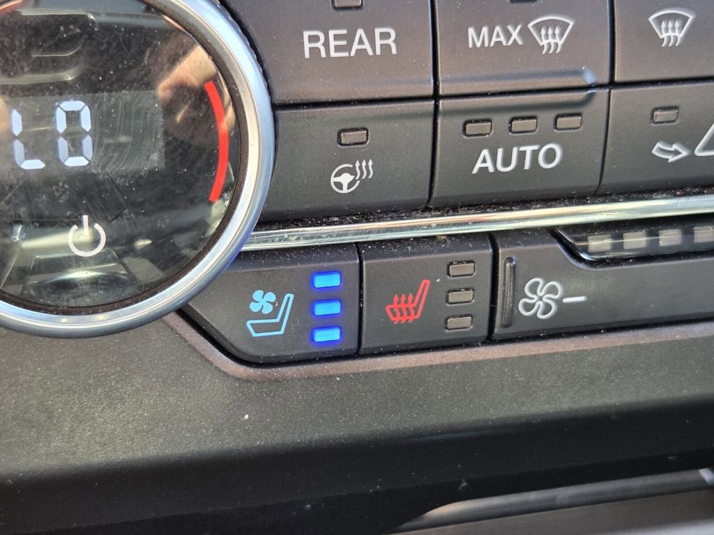 Used 2021 Ford Expedition XLT image 21